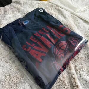 Cleveland Cavaliers navy blue NBA tee Size M #NBA #basketball